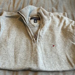 Tommy Hilfiger  pullover sweater zippered. Size large